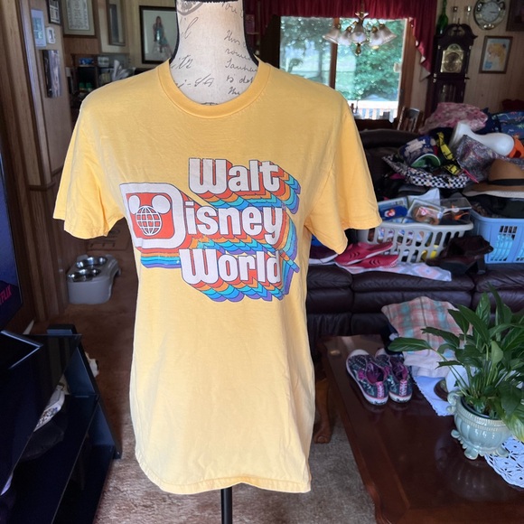 Women’s yellow Walt Disney World short sleeve tee shirt. - Picture 7 of 16